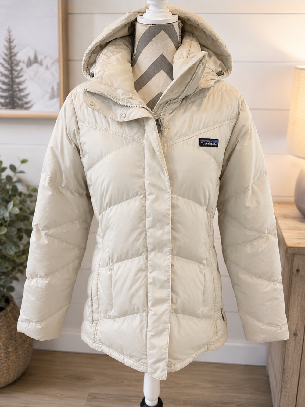 Patagonia Women’s Hooded Puffer Jacket – Size Large – Ivory/Cream SZ L